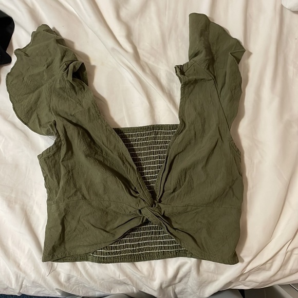 Two piece pants and crop top - Picture 2 of 2